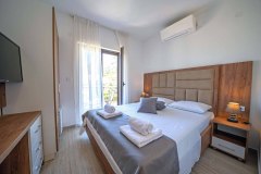 Luxury-Journey-4-SOBA-SA-KUPATILOM-SPRAT-II-1