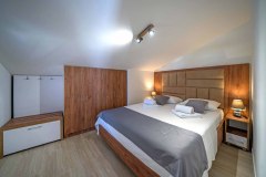 Luxury-Journey-6-CETVOROKREVETNI-APARTMAN-POTKROVLJE-15