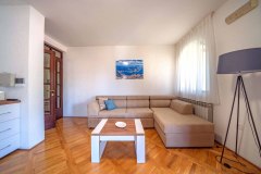Luxury-Journey-7-TROKREVETNI-APARTMAN-SPRAT-I-2