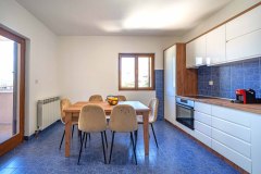 Luxury-Journey-7-TROKREVETNI-APARTMAN-SPRAT-I-9